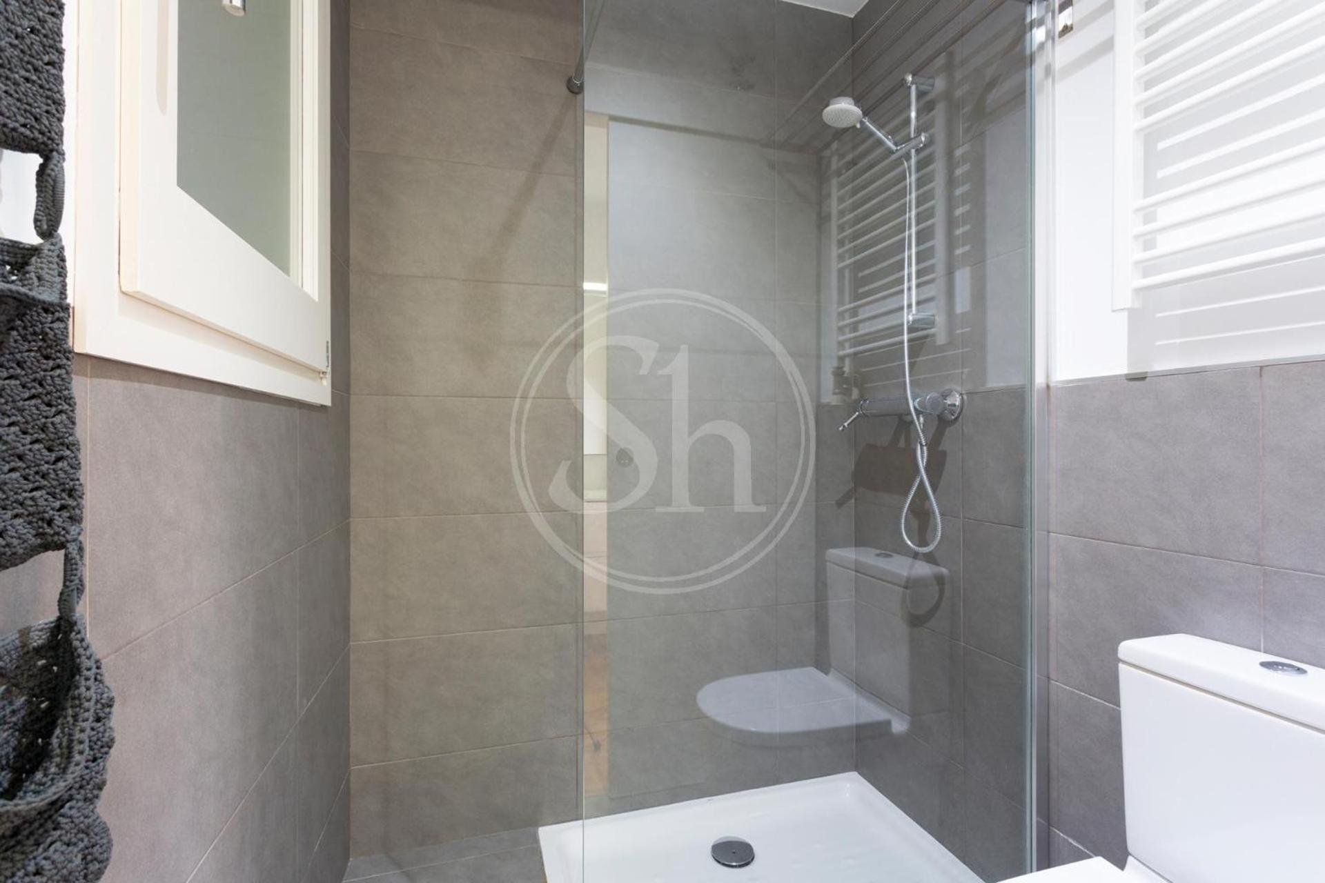 Moderno Apartamento En Eixample 巴塞罗那 外观 照片